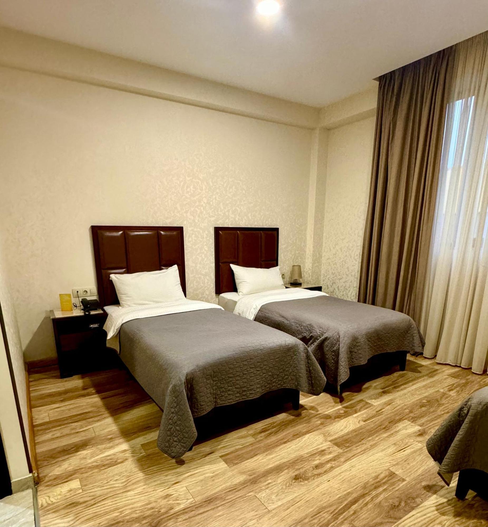 Aura Hotel Tbilisi Exteriör bild